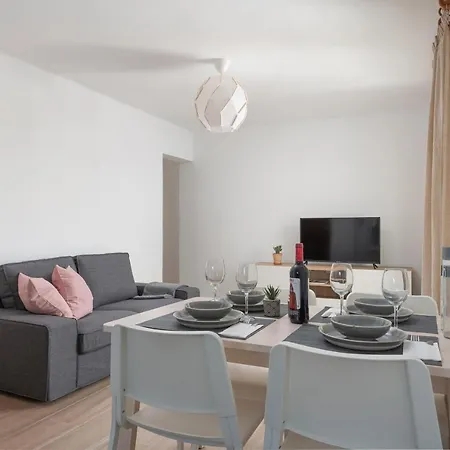 Newly Renovated Sunset1, Pool, Free Wifi, Ac Apartment